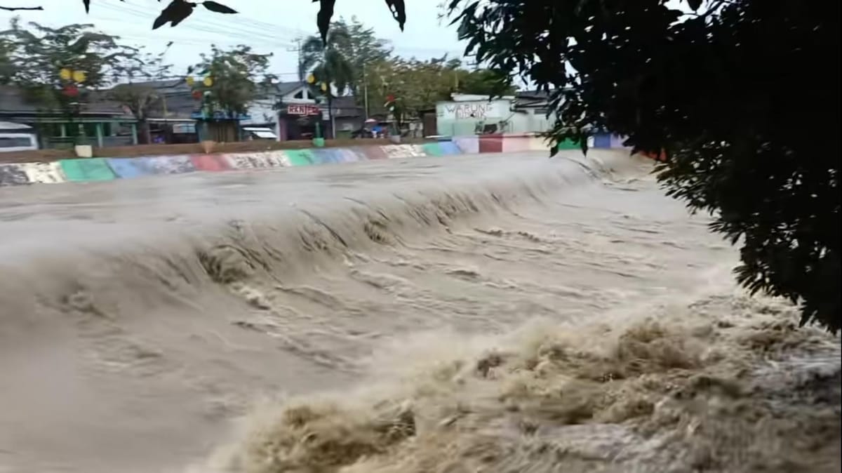 Kali Marengan meluap